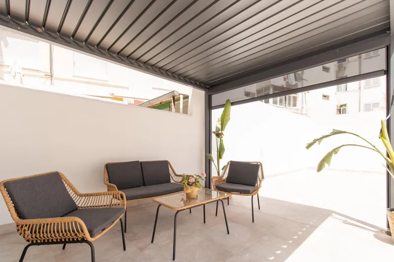 Elegant fully renovated apartment with large terrace in the center of Palma — photo 11