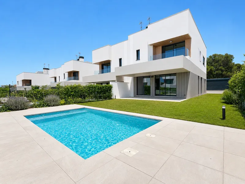 New modern villa in a prestigious area in Puig de Ros Mas — photo 1