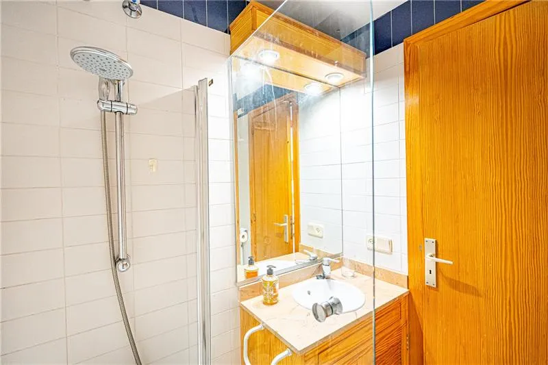 Apartment in a residential complex with communal swimming pool — photo 7