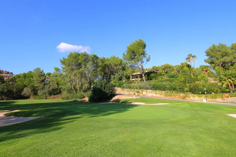 Mediterranean villa on large plot with pool and golf views in top location in Son Vida — photo 2