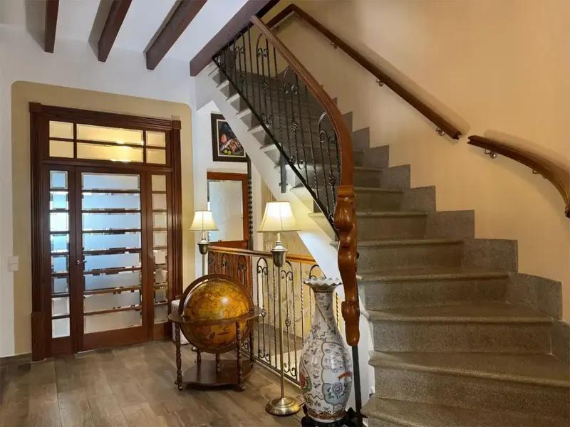 ¡Exclusiva casa de pueblo totalmente reformada en el corazón de Llucmajor! 🌿✨ — photo 3