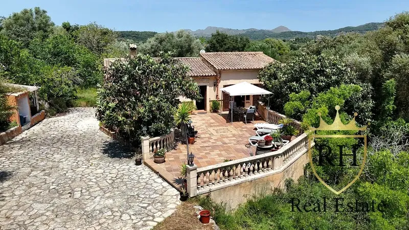 Discover this charming rustic house located in the quiet area of Arta. — photo 1