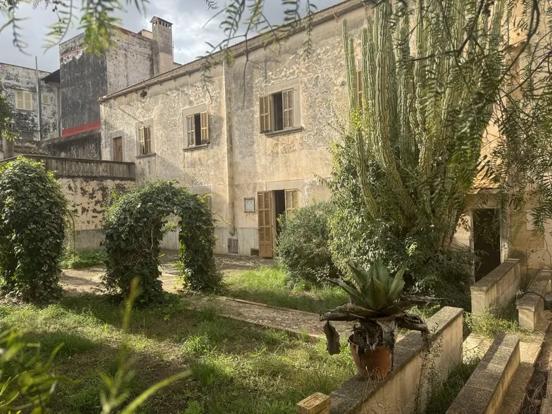 Unique 1880 Estate in Campos Offering Versatile Investment Opportunities — photo 1