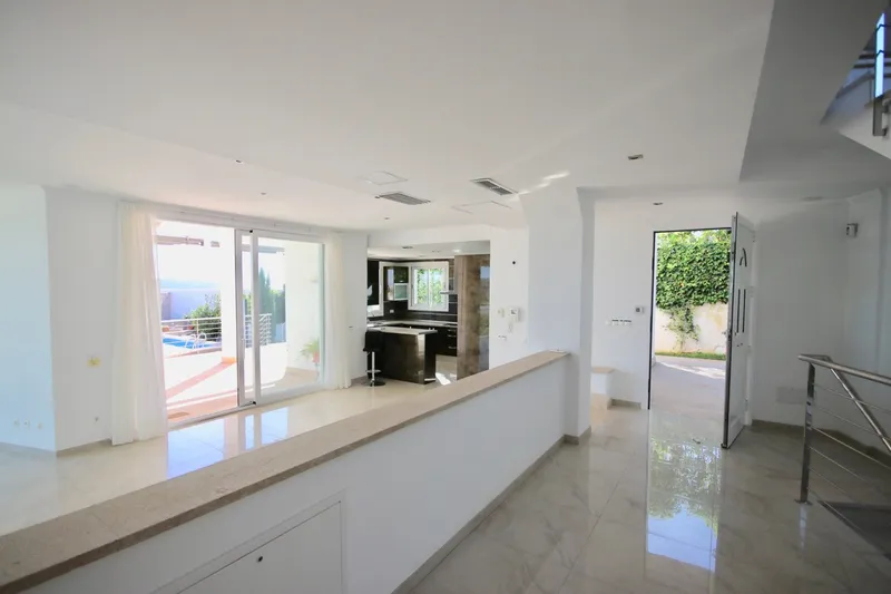 New build villa in popular residential area of Nova Santa Ponsa — photo 12