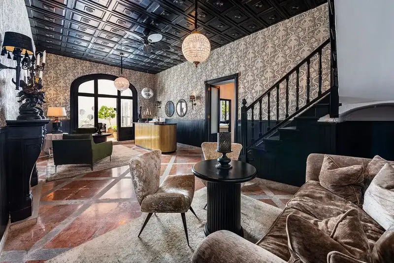 Located in the picturesque village of Sencelles, in the heart of Mallorca, this extraordinary historic mansion offers a unique combination — photo 4