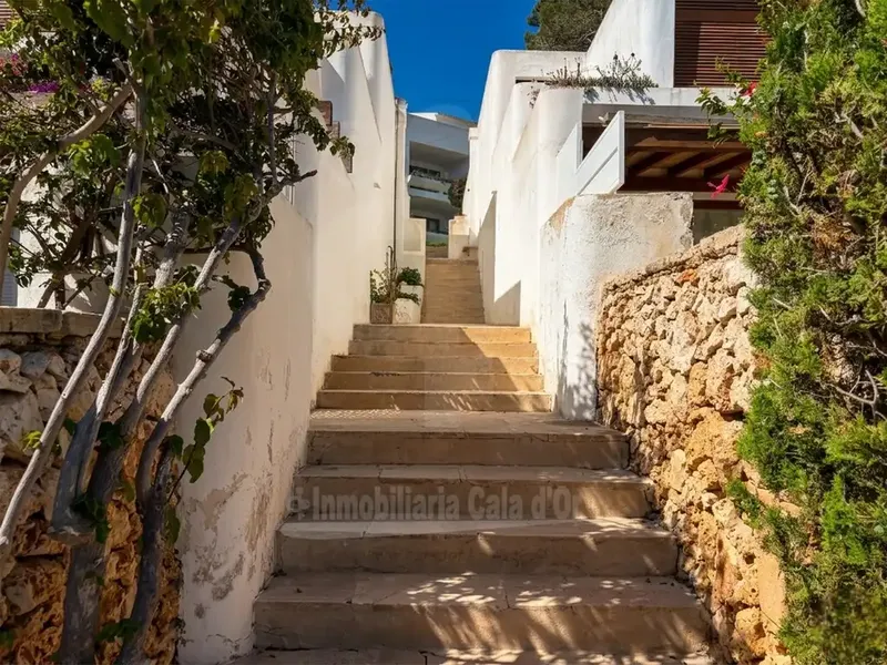 Exclusive ground floor apartment on the first line of the sea, with direct private access to Cala Ferrera beach. — photo 10