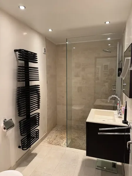 Spectacular 157 m² home fully renovated and ready to move into, distributed over two floors, with spacious areas, terrace — photo 6
