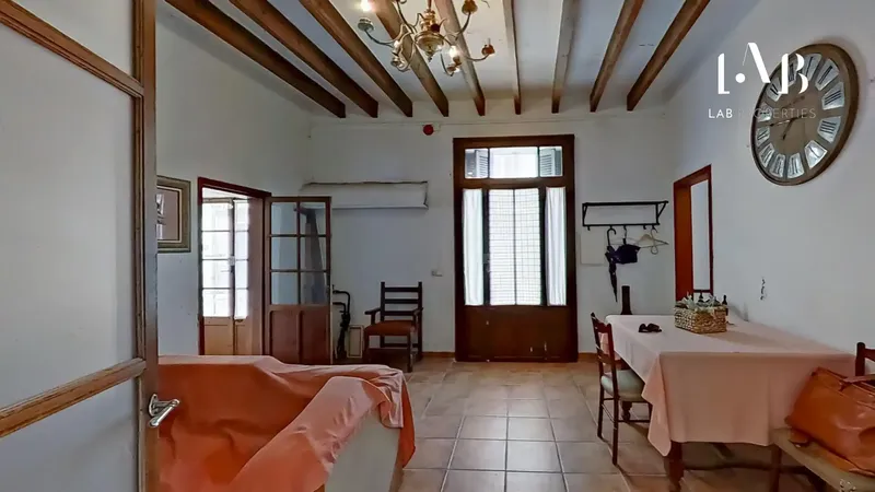 Are you looking for a property with character, well located and with great potential? — photo 12