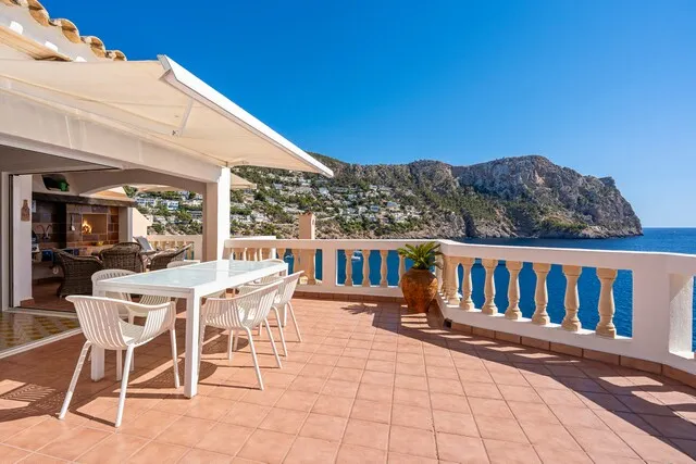 Seafront duplex penthouse for sale in Puerto Andratx, southwest Mallorca — photo 1