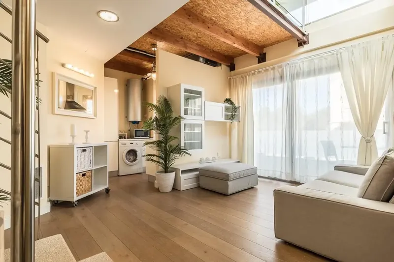 Discover luxury and tranquility in this beautiful penthouse located in the sought-after area of Establiments. The property is sold fully — photo 2