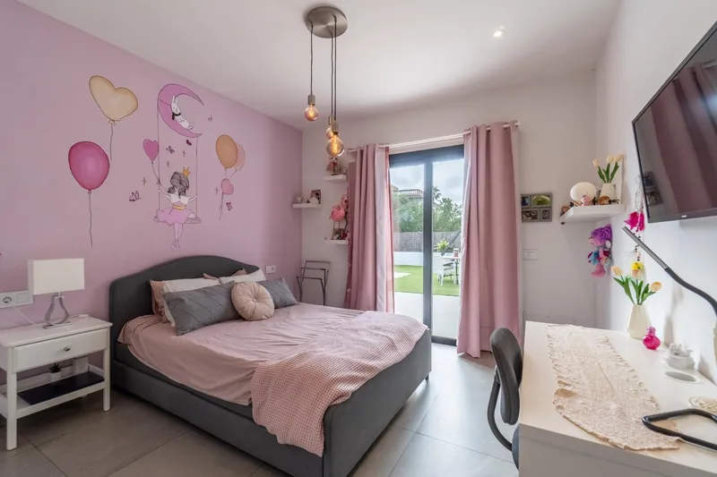 Modern-style villa — photo 12