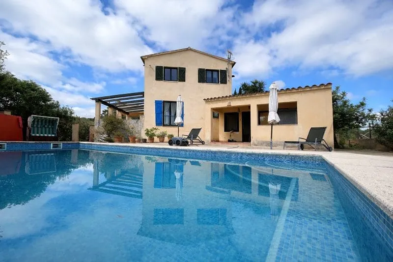 Sunny chalet with pool — photo 5