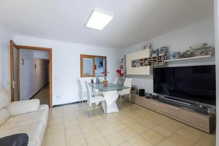Flat in Llucmajor (S'Arenal) with 97 m² built surface, 8 m² terrace, 3 bedrooms, 1 bathroom, 130 m to the sea, lift — photo 2