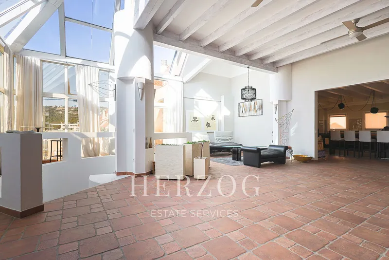 Duplex penthouse with two living levels, terraces and separate studio — photo 2