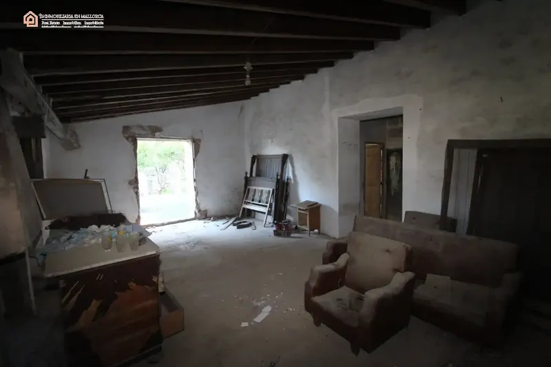 Acquire this rustic finca of 272 m2 and 42,951 m2 of land and create your own paradise in Mallorca. — photo 11
