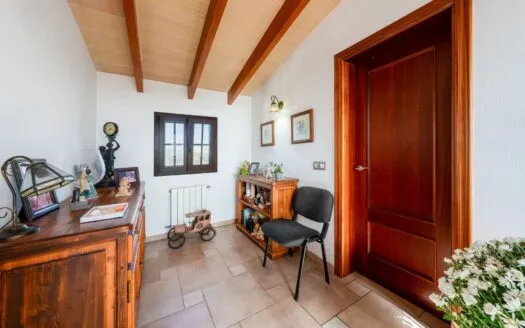 A house that tells stories and makes room for new ones – townhouse in the center of Santanyí — photo 12