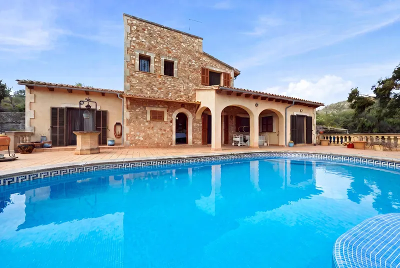 Chalet with pool — photo 2