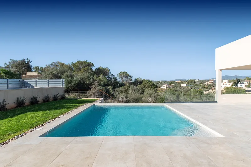 Exclusive new-build villa with pool in the immediate vicinity of the Portopetro harbor — photo 2