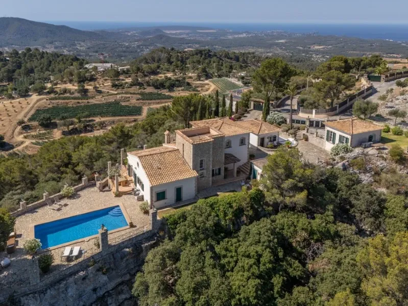 Charming villa in Calvià with sea views and two independent guest apartments — photo 1