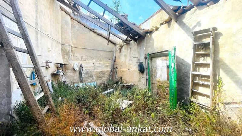 Corner house to renovate in Felanitx, with a building of 187m2 on a plot of 202m2. — photo 5