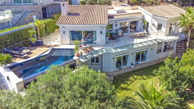 Designer villa in Santa Ponsa with breathtaking views — photo 1