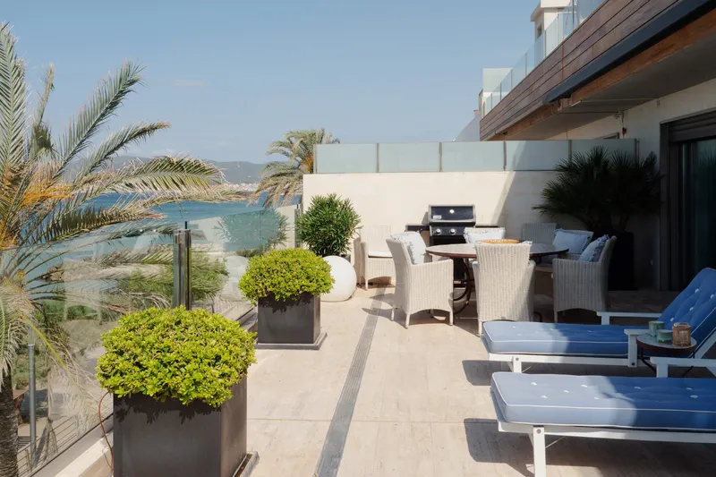 Frontline penthouse with large rooftop terrace in El Molinar, Palma — photo 3