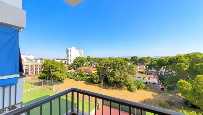 Charming apartment with plenty of natural light and a balcony — photo 10