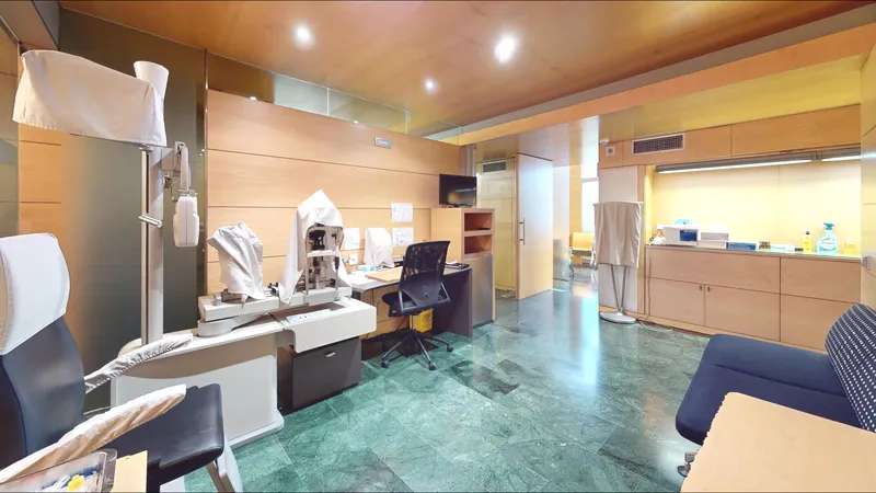 Commercial premises in Plaza de los Patines, privileged location — photo 4