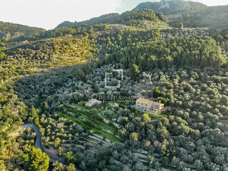 Discover your dream refuge in the serene mountains overlooking the port of Sóller. This magnificent country house is situated on a hillside — photo 3