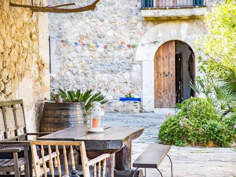 19th-century Mallorcan estate in need of renovation with sea views — photo 2