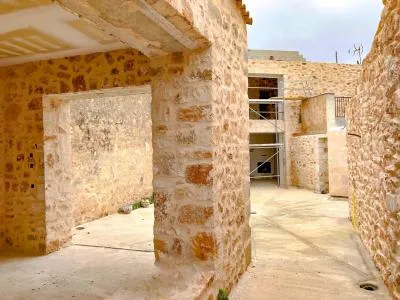 House in Santanyí with 330 m² built area, 593 m² plot, 3 bedrooms, 3 bathrooms, lift, and pool — photo 2