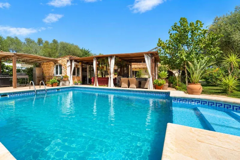 14.206m² Finca mit 11 Zimmern, Garage und Pool zu kaufen — photo 4