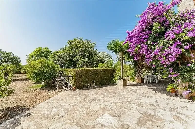 Rustic estate on plot of approx. 21,000 m2, 400 m2 built house on 2 floors, 3 living rooms, 20 m2 dining room, 20 m2 furnished kitchen — photo 7