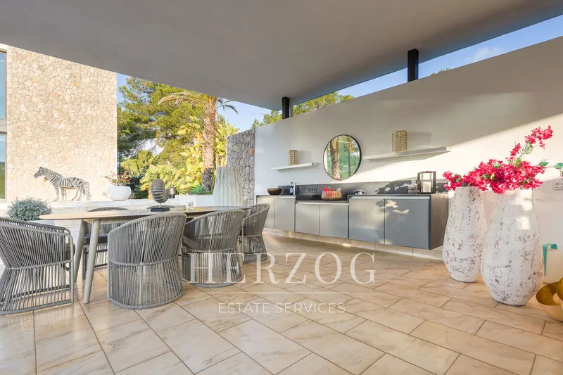 Timeless villa with large plot in a privileged location in Nova Santa Ponsa — photo 8
