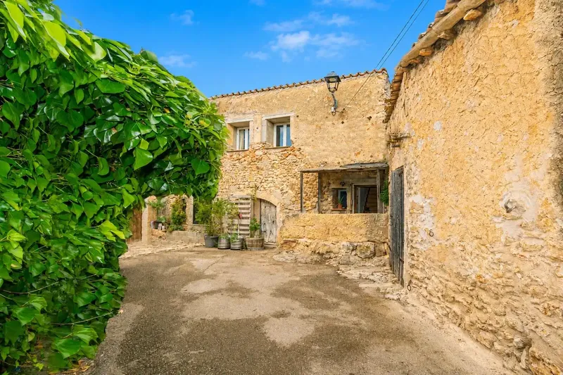 Discover this treasure of tranquility in Llubí. A village house of 74 m² that breaks with the conventional, offering a welcoming lifestyle — photo 1