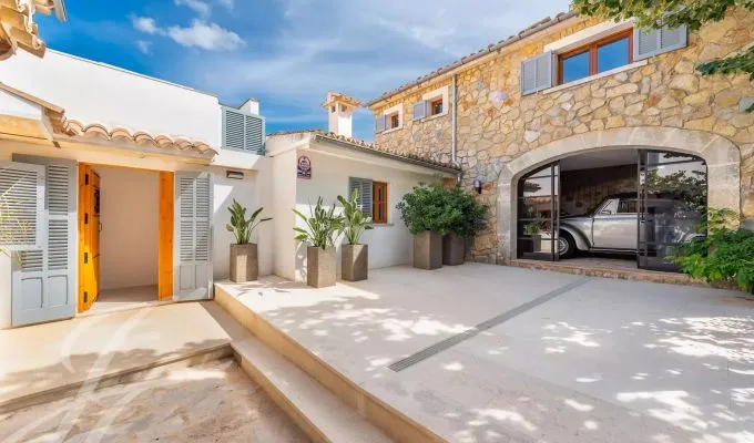 Village house for sale in Puigpunyent — photo 1