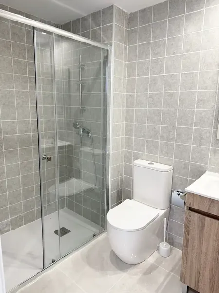 I. Vivienda de 2 habitaciones, con armarios empotrados, cocina office totalmente amueblada con electrodomésticos, 2 baños completos con mamp — photo 7
