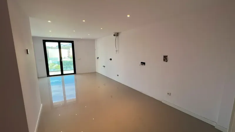 Luxury penthouse in the heart of Puerto de Alcudia, just 150m from the beach and a step away from all services such as pharmacies, restaurants — photo 9