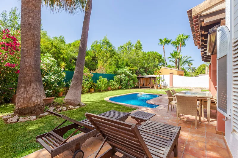 Sunny chalet with private pool in exclusive golf residence — photo 7