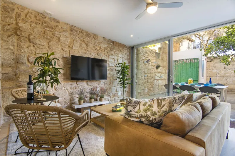 Townhouse with holiday rental license in the heart of Santanyí — photo 1