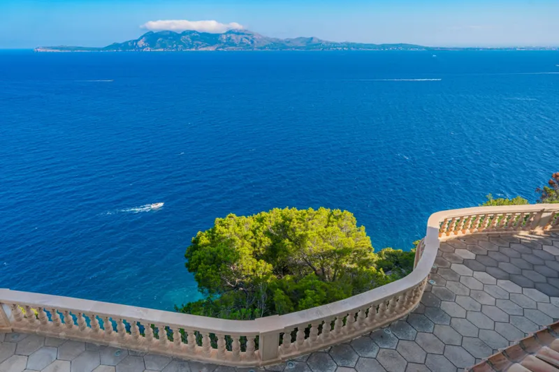Majestic Villa with Expansive Sea Views and Ultimate Privacy in Formentor — photo 12