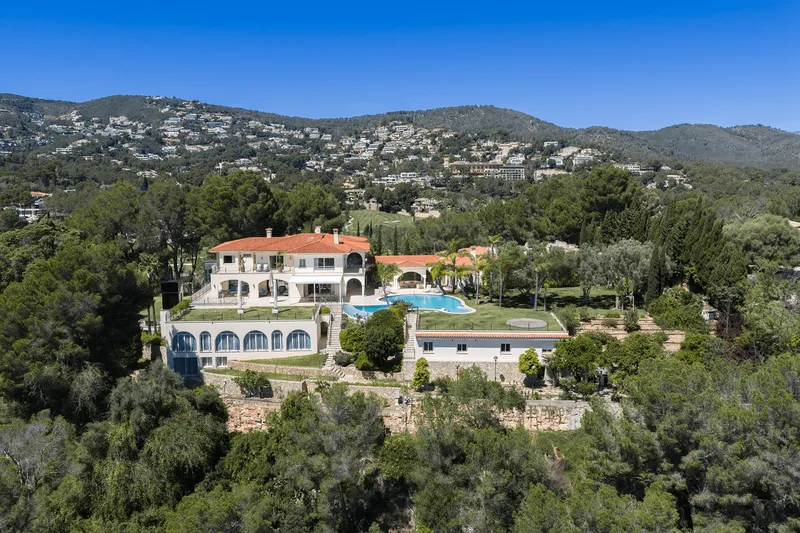 Lavish villa in Son Vida with breathtaking views and absolute privacy — photo 1