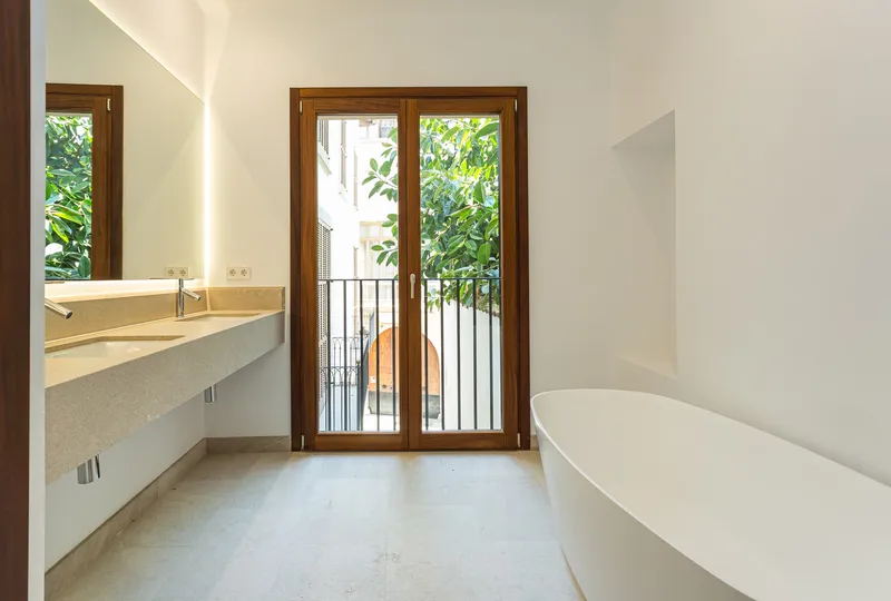 Duplex apartment in a stately building in Palma — photo 11
