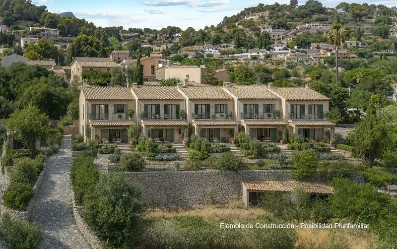 Urban multi-family plot of 1,381 m2 with sea views in Galilea, with an existing house of 477 m2 to renovate. The central and elevated plot — photo 2
