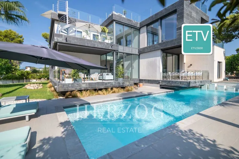 Modern villa with ocean views and a vacation rental license in Cap Falcó — photo 2
