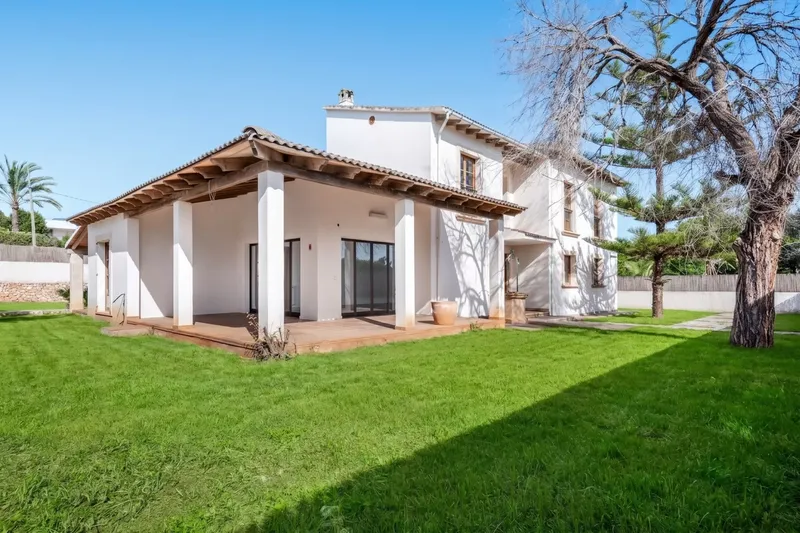 Chalet in Cala Millor with 7 bedrooms and a large plot — photo 1