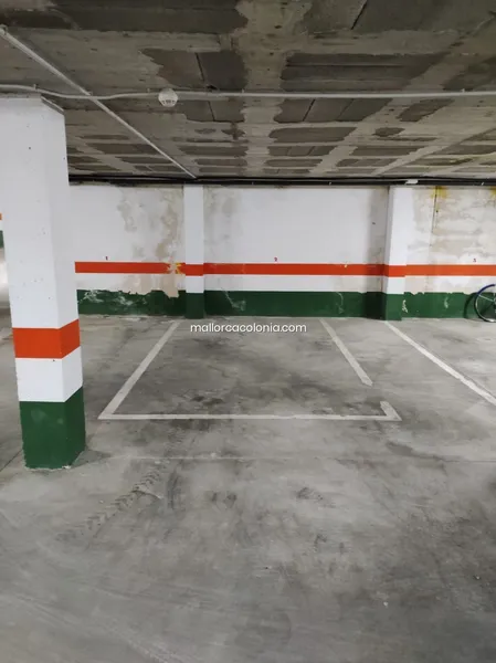Garage / Parking in Colònia... — photo 1