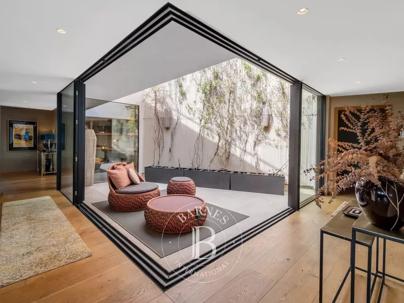 Luxury Triplex Penthouse in Historic Palma Palace with Harbor Views and Rooftop Terrace — photo 2