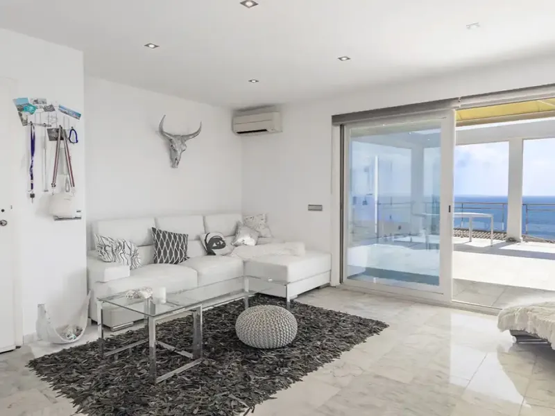 This beautiful south-facing apartment is located in a quiet urbanization of Cala Pi, just steps from the sandy beach. — photo 3