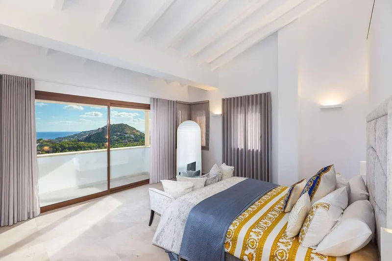Luxury villa with sensational views on 100,000 m² of land — photo 11